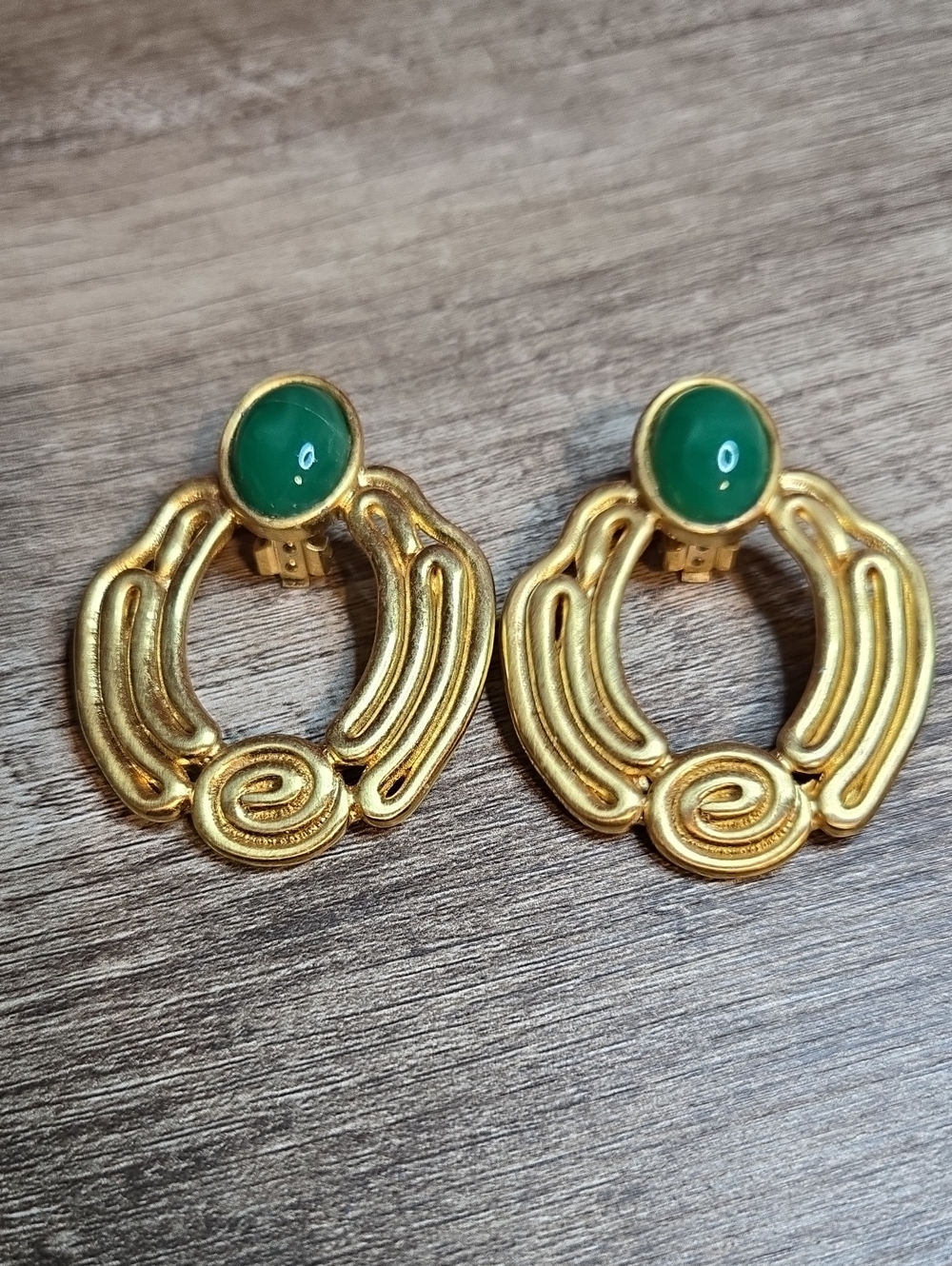 Vintage Robin Kahn 80s Gold Door Knocker Clip On Earrings Green Cabochon Large